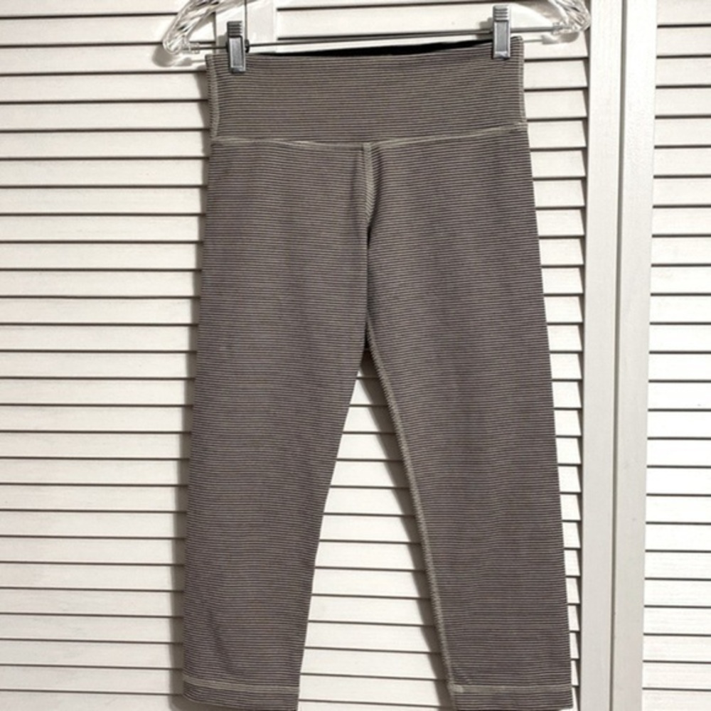 Lululemon wunder Under crop!! Rare color!